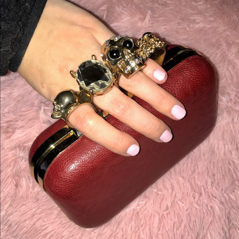 Skull Knuckle Ring Clutch